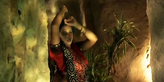 indian milf babe is awesome when she dances
